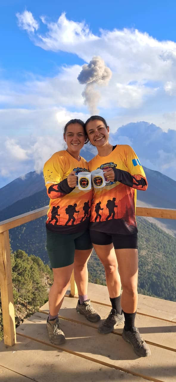 Excursionistas en la cima