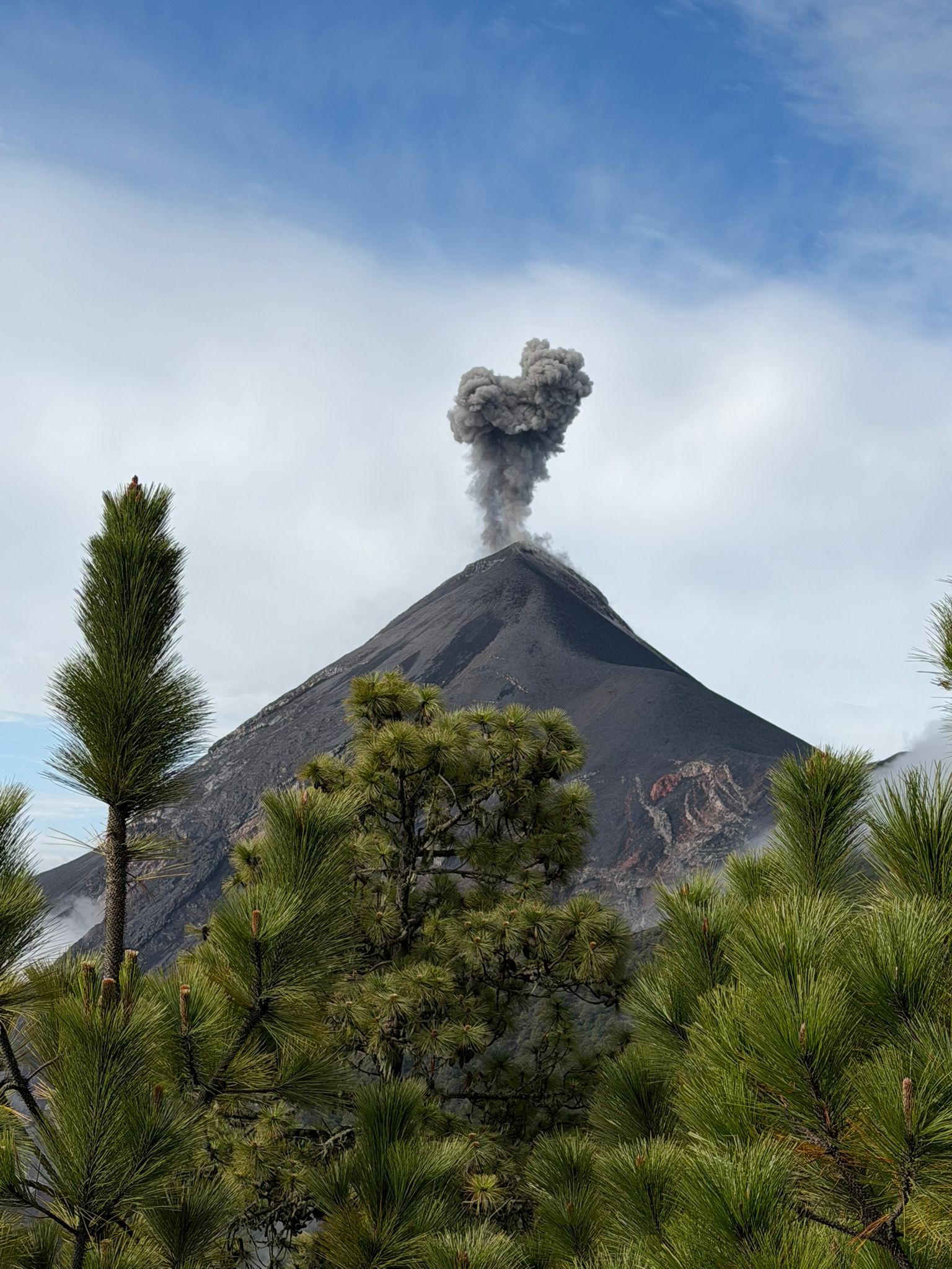 Montañista en las cumbres de Guatemala